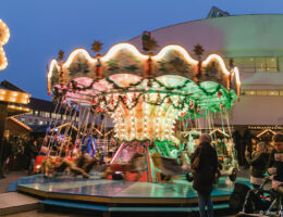 agesausflüge Chiemsee, Ausflüge Chiemsee, Tagesfahrt Chiemsee, Busreisen Chiemgau, Reisen Chiemgau, Busreisen Chiemgau, Reisen Chiemgau, Bus Chiemgau, Busse Chiemgau, Chiemgau Busreisen, Chiemgau Reisen, Chiemgau Bus, Tagesausflüge Chiemgau, Ausflüge Chiemgau, Tagesfahrt Chiemgau, Heitauer, Bus Heitauer, Heitauer Reisen, Heitauer Europa, Heitauer Österreich, Spaß, bequem Reisen, bequem Busreisen, bequem verreisen , Freude am Reisen, Busreisen, Reisen mit dem Bus, bequem reisen mit dem Bus, schöne Aussicht, Luxus Reisen mit dem Bus, Erleben, Erlebnisreisen mit dem Bus, Urlaubsreisen mit dem Bus, Vereinsfahrten, Gruppenreisen, Tagesreisen, Schulverkehr, Personenbeförderung, unsere Busse, bequeme Sitze mit angenehmen Sitzabstand, verfügen über Klimaanlage, WC und Bordküche, DVD & Unterhaltung an Bord, www.busreisen-heitauer.de Liebe Reise Gäste, Qualität und Komfort sind die Grundlagen für zufriedene Kunden. An diesem Ziel halten wir auch nach über acht Jahrzehnten Reiseerfahrung konsequent fest.Mit unseren modernen Reisebusse haben wir einen weiteren Schritt zu noch mehr Bequemlichkeit beim Busreisen gewagt. Unsere modernen Neoplan Reisebusse mit großem Sitzabstand erfreuen sich nach wie vor großer Beliebtheit. Doch auch alle anderen Bausteine einer Reise haben unsere volleste Aufmerksamkeit. Ein gutes Hotel, eine fachkundige Reiseleitung, ein aufmerksamer Fahrer und eine umfassende Organisation soll Ihnen auch für die nächste Reisesaison höchsten Urlaubsgenuss garantieren. Alle Mitarbeiter und Familie Heitauer werden nach Kräften versuchen, Ihre nächste Busreise wieder zu einem vollen Erfolg werden zu lassen.Reisen bedeutet für den stressgeplanten Menschen schon immer etwas mehr, als nur einfach irgendwo hinzufahren. haben bequeme Sitze mit angenehmen Sitzabstand verfügen über Klimaanlage, WC und Bordküche DVD & Unterhaltung an Bord werden von unseren beiden Mechanikern sorgfältig gewartet Träumen und verlieben erlaubt! Die Stadt der Liebe ist mit dem Bus gut zu erreichen und bietet Alles was man für einen nettes Wochenende und Kurzurlaub braucht. Zu den Klassikern der Busreisen zählt ohne Zweifel die Mozart-Stadt Wien. Erleben sie die Wiener Kaffeehaus-Kultur. Berlin ist die Stadt des Wandels. Mit den zahlreichen Museen, Shows, Theater, Restaurants und Bars ideal für eine schöne Busreisen. Rom - die ewige Stadt. Der Petersdom, das Pantheon und das Colosseum zählen zum Pflichtprogramm jeder Busreise. Eine Busreise in die Schweiz lässt sich sehr gut mit den traditionsreichen Bergbahnen, dem Glacier- und dem Bernina-Express verbinden. Busreisen – gemeinsam, sicher & bequem Ein Merkmal von Busreisen ist das gemeinschaftliche Reisen als Gruppe. Das Reiseerlebnis unterscheidet sich grundlegend von anderen Reisearten und ist für viele Reisegäste ein maßgeblicher und wichtiger Bestandteil der Reise. Der Austausch unter den Reisenden und das Zusammenspiel mit Busfahrer und Reiseleiter runden das Reiseerlebnis einer Busreise ab. Die Hauptreiseziele von Busreisen sind Deutschland und das angrenzende europäische Ausland, z.B. Italien, Frankreich und Österreich. Sicherheit spielt bei Busreisen ebenfalls eine wichtige Rolle. Der Bus ist ein überaus sicheres Transportmittel, das belegen sämtliche Unfallstatistiken. Hohe Sicherheitsstandards und gesetzliche Regeln machen Busreisen sicher. Und auch in puncto Bequemlichkeit ist der Reisebus modern und auf das Wohlbefinden der Reisegäste ausgelegt. Reisebusse sind mit verstellbaren Sitzen und einem angenehmen Sitzabstand ausgestattet. Darüber hinaus verfügen Reisebusse über TV, Klimaanlage und Toilette. Der Umwelt zur Liebe – Busreisen In der heutigen Zeit hat das Thema umweltbewusstes Reisen einen so hohen Stellenwert wie noch nie. Zu recht, denn immerhin sollen auch zukünftige Generationen die Möglichkeit haben die Natur bewusst und mit ihrer ganzen Schönheit erleben zu können. Busreisen sind im Vergleich zu anderen Reisearten klimaschonend. Ein weiterer, guter Grund die nächste Reise mit dem Bus zu unternehmen – umweltbewusste Busreisen. Um einen Bus für eine gemeinsame Busfahrt, eine Klassenfahrt oder eine Veranstaltung zu mieten, bieten sich unterschiedliche Möglichkeiten an. Nahezu jedes Busunternehmen in Deutschland bietet die Möglichkeit einen Bus zu mieten. Die Anmietung eines Reisebusses erfolgt dabei in der Regel immer mit Busfahrer. Die Kosten für die Anmietung eines Busses mit Fahrer richten sich einerseits nach der Größe, der Ausstattung oder auch dem Alter des Busses, andererseits auch nach der saisonalen Nachfrage, der Strecke und ggf. weiteren Faktoren. In Ferienzeiten, zu Messeterminen und an Feiertagen muss man ggf. mit etwas höheren Kosten zur Anmietung rechnen. Wir planen Ihre Gruppenreise! Dank unserer langjährigen Erfahrung auf dem Gebiet der individuellen Gruppenreisen sind wir Ihr richtiger Partner. Wir planen und organisieren Ihre Gruppen- und Vereinsausflüge oder Betriebsausflüge und Klassenfahrten ganz individuell auf Ihre Wünsche abgestimmt. Egal ob es nur um die Busfahrt geht oder mit Hotel - senden Sie uns einfach Ihre Anfrage an info@heitauer.de oder nutzen Sie unser Anfrageformular. Dank unserer langjährigen Erfahrung auf dem Gebiet der individuellen Gruppenreisen sind wir Ihr richtiger Partner. Wir planen und organisieren Ihre Gruppen- und Vereinsausflüge oder Betriebsausflüge und Klassenfahrten ganz individuell auf Ihre Wünsche abgestimmt. Dank unserer langjährigen Erfahrung auf dem Gebiet der individuellen Gruppenreisen sind wir Ihr richtiger Partner. Wir planen und organisieren Ihre Klassenfahrten ganz individuell und auf Ihre Wünsche abgestimmt. - egal ober per Bus oder Flug. Klassenfahrten, Klassenfahrten mit dem Bus, mit dem Bus, Busreisen für Klassen, 7. Klasse, 8. Klasse, 9. Klasse, 10. Klasse, Reisen bedeutet für den stressgeplagten Menschen schon immer etwas mehr, als nur einfach irgendwo hinzufahren CURCUS Krone, Circus, Krone, Circus Krone München, Passionsspiele Erl, 1. Tag: Anreise über Innsbruck – Brenner – Bozen- Verona – Mailand zum Lago Maggiore nach Stresa. Unser **** Hotel Milan Speranza Au Lac liegt im Zentrum an der Seepromenade. Abendessen im Hotel. 2. Tag: Nach dem Frühstück erwartet uns der Reiseleiter zum Ausflug mit einem Privatboot zu den Borromäischen Inseln. Die Isola Bella beeindruckt durch einen prunkvollen Barockpalast in einem wunderschönen italienischen Garten mit Pflanzen aus aller Welt. Auf der Isola dei Pescatori entdecken Sie ein malerisches Fischerdorf . Die originellen Wohnhäuser mit Atmosphäre erinnern an vergangene Zeiten. Im Anschluss können Sie noch in der schönen Altstadt des berühmten Kurortes Stresa bummeln. Abendessen im Hotel. 3. Tag: Heute erwartet uns der Reiseleiter für einen Ausflug nach Locarno mit Stadtführung. Das Zentrum der Stadt bildet die Piazza Grande, einer der schönsten Plätze der Schweiz mit vielen Cafes und Restaurants. Am Nachmittag geht es in den benachbarten mondänen Kurort Ascona, einst Fischerdorf, heute Domizil der Künstler und der High Society. Abendessen im Hotel 4. Tag: Heimreise über den Comer See – St. Moritz – Landeck – Innsbruck – in die Heimatorte., Bodensee Sizilien, Palermo, Taormina, Monreale Ätna Cefalu, 7 Tage Sizilien,sizilien-das-schmuckstueck-sueditaliens, einsteigen, erleben, genießen, Busreise, Busreisen Heitauer, 100 Jahre Busreisen Heitauer, JubiläumMünchen Tourismus, Busreisen Heitauer, www.heitauer.de, reisen Heitauer, Busse Busreisen Chiemsee, Reisen Chiemsee, Bus Chiemsee, Busse Chiemsee, Chiemsee Busreisen, Chiemsee Reisen, Chiemsee Bus, Tagesausflüge Chiemsee, Ausflüge Chiemsee, Tagesfahrt Chiemsee, Busreisen Chiemgau, Reisen Chiemgau, Busreisen Chiemgau, Reisen Chiemgau, Bus Chiemgau, Busse Chiemgau, Chiemgau Busreisen, Chiemgau Reisen, Chiemgau Bus, Tagesausflüge Chiemgau, Ausflüge Chiemgau, Tagesfahrt Chiemgau, Heitauer, Bus Heitauer, Heitauer Reisen, Heitauer Europa, Heitauer Österreich, Spaß, bequem Reisen, bequem Busreisen, bequem verreisen , Freude am Reisen, Busreisen, Reisen mit dem Bus, bequem reisen mit dem Bus, schöne Aussicht, Luxus Reisen mit dem Bus, Erleben, Erlebnisreisen mit dem Bus, Urlaubsreisen mit dem Bus, Vereinsfahrten, Gruppenreisen, Tagesreisen, Schulverkehr, Personenbeförderung, unsere Busse, bequeme Sitze mit angenehmen Sitzabstand, verfügen über Klimaanlage, WC und Bordküche, DVD & Unterhaltung an Bord, www.busreisen-heitauer.de Liebe Reise Gäste, Qualität und Komfort sind die Grundlagen für zufriedene Kunden. An diesem Ziel halten wir auch nach über acht Jahrzehnten Reiseerfahrung konsequent fest.Mit unseren modernen Reisebusse haben wir einen weiteren Schritt zu noch mehr Bequemlichkeit beim Busreisen gewagt. Unsere modernen Neoplan Reisebusse mit großem Sitzabstand erfreuen sich nach wie vor großer Beliebtheit. Doch auch alle anderen Bausteine einer Reise haben unsere volleste Aufmerksamkeit. Ein gutes Hotel, eine fachkundige Reiseleitung, ein aufmerksamer Fahrer und eine umfassende Organisation soll Ihnen auch für die nächste Reisesaison höchsten Urlaubsgenuss garantieren. Alle Mitarbeiter und Familie Heitauer werden nach Kräften versuchen, Ihre nächste Busreise wieder zu einem vollen Erfolg werden zu lassen.Reisen bedeutet für den stressgeplanten Menschen schon immer etwas mehr, als nur einfach irgendwo hinzufahren. haben bequeme Sitze mit angenehmen Sitzabstand verfügen über Klimaanlage, WC und Bordküche DVD & Unterhaltung an Bord werden von unseren beiden Mechanikern sorgfältig gewartet Träumen und verlieben erlaubt! Die Stadt der Liebe ist mit dem Bus gut zu erreichen und bietet Alles was man für einen nettes Wochenende und Kurzurlaub braucht. Zu den Klassikern der Busreisen zählt ohne Zweifel die Mozart-Stadt Wien. Erleben sie die Wiener Kaffeehaus-Kultur. Berlin ist die Stadt des Wandels. Mit den zahlreichen Museen, Shows, Theater, Restaurants und Bars ideal für eine schöne Busreisen. Rom - die ewige Stadt. Der Petersdom, das Pantheon und das Colosseum zählen zum Pflichtprogramm jeder Busreise. Eine Busreise in die Schweiz lässt sich sehr gut mit den traditionsreichen Bergbahnen, dem Glacier- und dem Bernina-Express verbinden. Busreisen – gemeinsam, sicher & bequem Ein Merkmal von Busreisen ist das gemeinschaftliche Reisen als Gruppe. Das Reiseerlebnis unterscheidet sich grundlegend von anderen Reisearten und ist für viele Reisegäste ein maßgeblicher und wichtiger Bestandteil der Reise. Der Austausch unter den Reisenden und das Zusammenspiel mit Busfahrer und Reiseleiter runden das Reiseerlebnis einer Busreise ab. Die Hauptreiseziele von Busreisen sind Deutschland und das angrenzende europäische Ausland, z.B. Italien, Frankreich und Österreich. Sicherheit spielt bei Busreisen ebenfalls eine wichtige Rolle. Der Bus ist ein überaus sicheres Transportmittel, das belegen sämtliche Unfallstatistiken. Hohe Sicherheitsstandards und gesetzliche Regeln machen Busreisen sicher. Und auch in puncto Bequemlichkeit ist der Reisebus modern und auf das Wohlbefinden der Reisegäste ausgelegt. Reisebusse sind mit verstellbaren Sitzen und einem angenehmen Sitzabstand ausgestattet. Darüber hinaus verfügen Reisebusse über TV, Klimaanlage und Toilette. Der Umwelt zur Liebe – Busreisen In der heutigen Zeit hat das Thema umweltbewusstes Reisen einen so hohen Stellenwert wie noch nie. Zu recht, denn immerhin sollen auch zukünftige Generationen die Möglichkeit haben die Natur bewusst und mit ihrer ganzen Schönheit erleben zu können. Busreisen sind im Vergleich zu anderen Reisearten klimaschonend. Ein weiterer, guter Grund die nächste Reise mit dem Bus zu unternehmen – umweltbewusste Busreisen. Um einen Bus für eine gemeinsame Busfahrt, eine Klassenfahrt oder eine Veranstaltung zu mieten, bieten sich unterschiedliche Möglichkeiten an. Nahezu jedes Busunternehmen in Deutschland bietet die Möglichkeit einen Bus zu mieten. Die Anmietung eines Reisebusses erfolgt dabei in der Regel immer mit Busfahrer. Die Kosten für die Anmietung eines Busses mit Fahrer richten sich einerseits nach der Größe, der Ausstattung oder auch dem Alter des Busses, andererseits auch nach der saisonalen Nachfrage, der Strecke und ggf. weiteren Faktoren. In Ferienzeiten, zu Messeterminen und an Feiertagen muss man ggf. mit etwas höheren Kosten zur Anmietung rechnen. Wir planen Ihre Gruppenreise! Dank unserer langjährigen Erfahrung auf dem Gebiet der individuellen Gruppenreisen sind wir Ihr richtiger Partner. Wir planen und organisieren Ihre Gruppen- und Vereinsausflüge oder Betriebsausflüge und Klassenfahrten ganz individuell auf Ihre Wünsche abgestimmt. Egal ob es nur um die Busfahrt geht oder mit Hotel - senden Sie uns einfach Ihre Anfrage an info@heitauer.de oder nutzen Sie unser Anfrageformular. Dank unserer langjährigen Erfahrung auf dem Gebiet der individuellen Gruppenreisen sind wir Ihr richtiger Partner. Wir planen und organisieren Ihre Gruppen- und Vereinsausflüge oder Betriebsausflüge und Klassenfahrten ganz individuell auf Ihre Wünsche abgestimmt. Dank unserer langjährigen Erfahrung auf dem Gebiet der individuellen Gruppenreisen sind wir Ihr richtiger Partner. Wir planen und organisieren Ihre Klassenfahrten ganz individuell und auf Ihre Wünsche abgestimmt. - egal ober per Bus oder Flug. Klassenfahrten, Klassenfahrten mit dem Bus, mit dem Bus, Busreisen für Klassen, 7. Klasse, 8. Klasse, 9. Klasse, 10. Klasse, Reisen bedeutet für den stressgeplagten Menschen schon immer etwas mehr, als nur einfach irgendwo hinzufahren CURCUS Krone, Circus, Krone, Circus Krone München, Passionsspiele Erl, 1. Tag: Anreise über Innsbruck – Brenner – Bozen- Verona – Mailand zum Lago Maggiore nach Stresa. Unser **** Hotel Milan Speranza Au Lac liegt im Zentrum an der Seepromenade. Abendessen im Hotel. 2. Tag: Nach dem Frühstück erwartet uns der Reiseleiter zum Ausflug mit einem Privatboot zu den Borromäischen Inseln. Die Isola Bella beeindruckt durch einen prunkvollen Barockpalast in einem wunderschönen italienischen Garten mit Pflanzen aus aller Welt. Auf der Isola dei Pescatori entdecken Sie ein malerisches Fischerdorf . Die originellen Wohnhäuser mit Atmosphäre erinnern an vergangene Zeiten. Im Anschluss können Sie noch in der schönen Altstadt des berühmten Kurortes Stresa bummeln. Abendessen im Hotel. 3. Tag: Heute erwartet uns der Reiseleiter für einen Ausflug nach Locarno mit Stadtführung. Das Zentrum der Stadt bildet die Piazza Grande, einer der schönsten Plätze der Schweiz mit vielen Cafes und Restaurants. Am Nachmittag geht es in den benachbarten mondänen Kurort Ascona, einst Fischerdorf, heute Domizil der Künstler und der High Society. Abendessen im Hotel 4. Tag: Heimreise über den Comer See – St. Moritz – Landeck – Innsbruck – in die Heimatorte., Bodensee Sizilien, Palermo, Taormina, Monreale Ätna Cefalu, 7 Tage Sizilien,sizilien-das-schmuckstueck-sueditaliens, einsteigen, erleben, genießen, Busreise, Busreisen Heitauer, 100 Jahre Busreisen Heitauer, Jubiläum